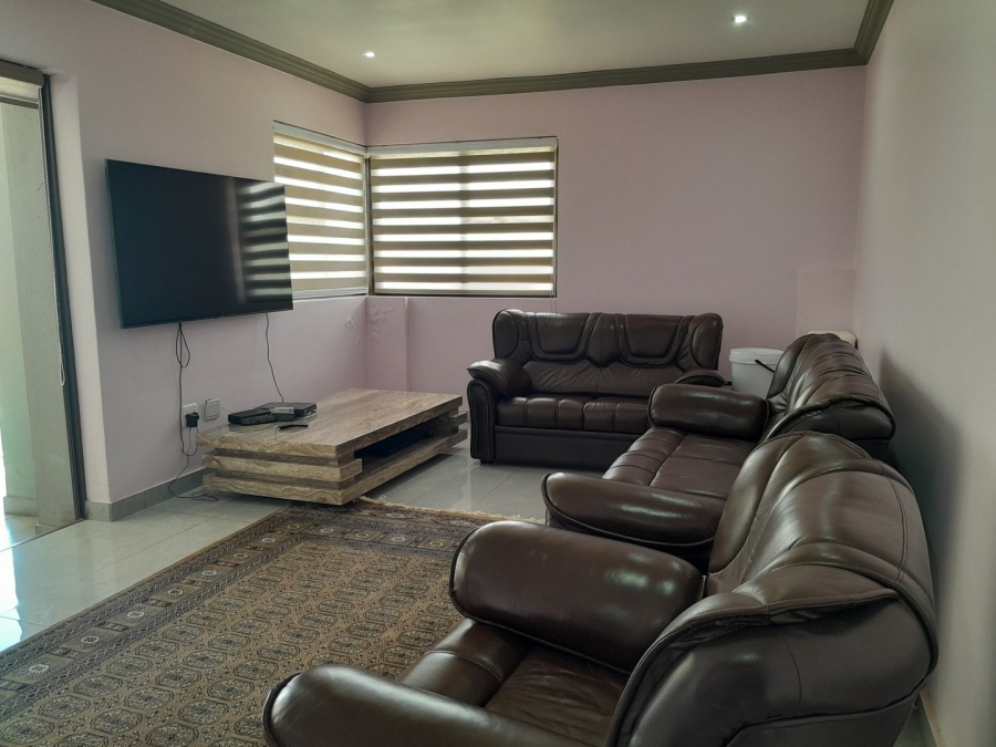 6 Bedroom Property for Sale in Kosmos Ridge North West